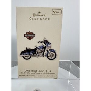 Hallmark 2012 '11 Street Glide FLHX - Harley-Davidson Motocycle Ornament NIB